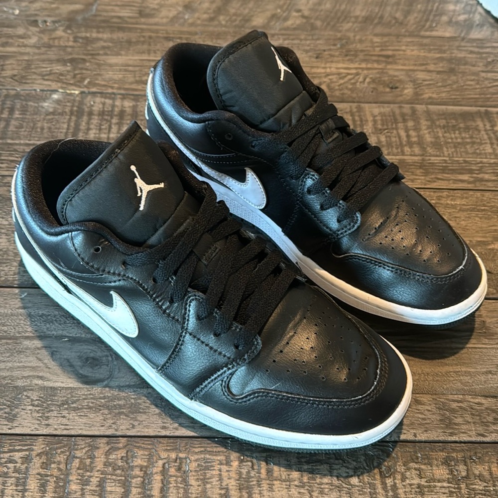 🖤Wmns Air Jordan 1 Low Black with White Patent Swoosh 🖤